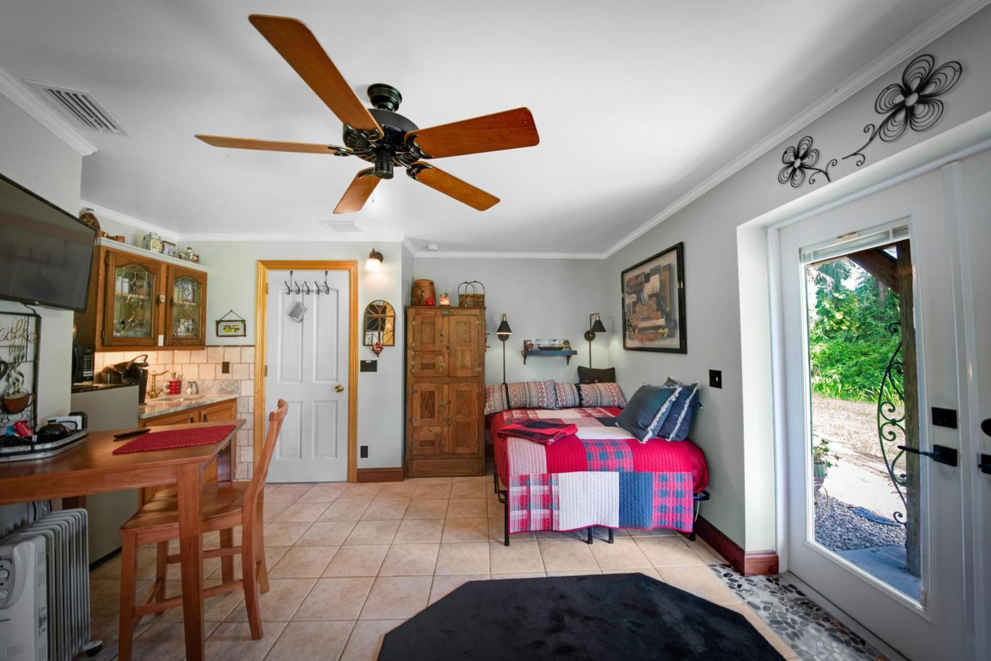 레이크워쓰 La Quiete Cove For One B&B 외부 사진