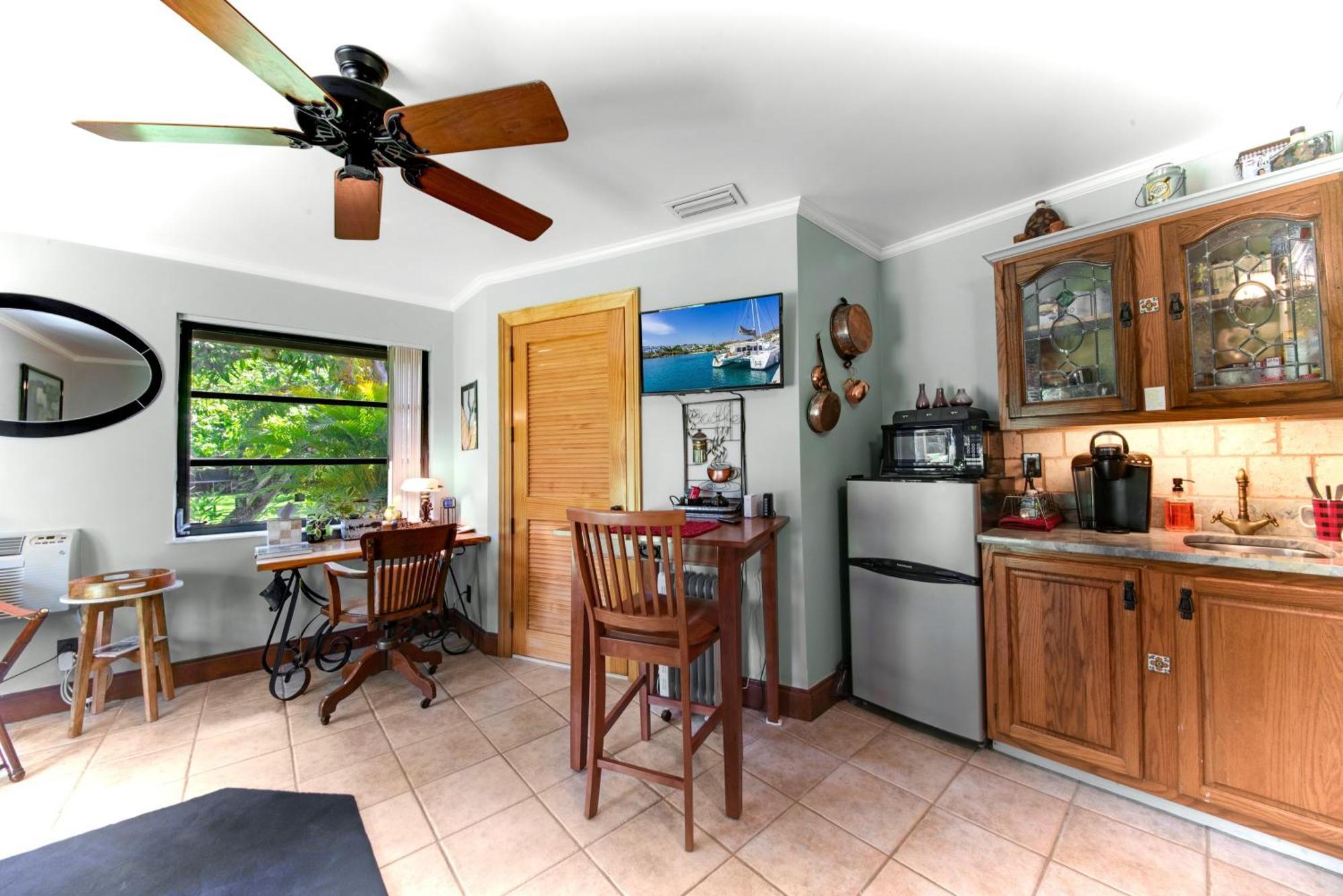 레이크워쓰 La Quiete Cove For One B&B 외부 사진